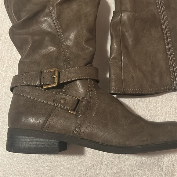 White Mountain Women’s ‘Layton’ Wide Calf Heeled Boots Khaki Green Color Size 9 - Picture 9 of 16